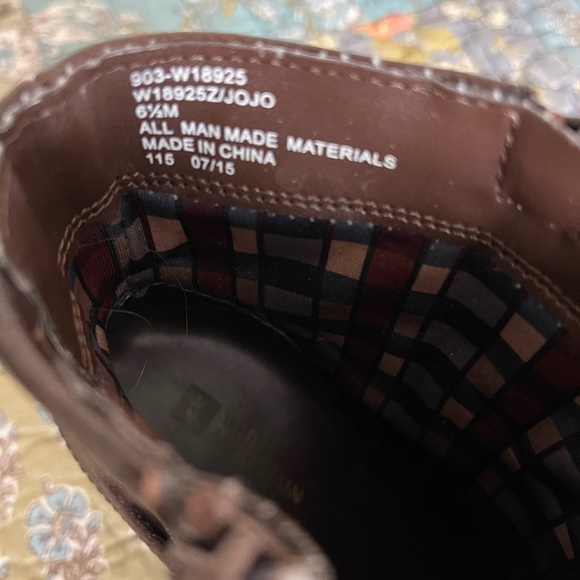 Women’s brown boots with rubber bottom and heel. Very good used condition. - Picture 4 of 4